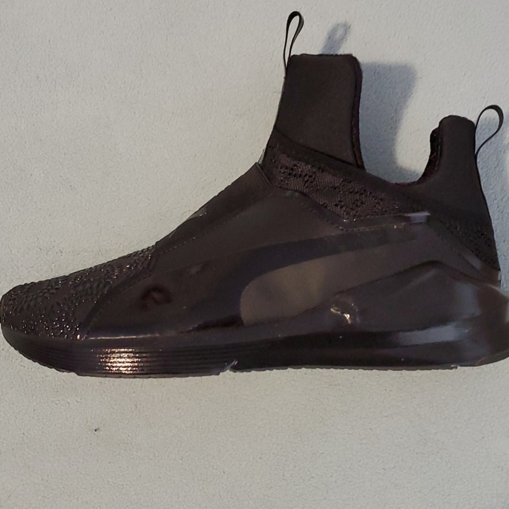 Womans puma sneakers